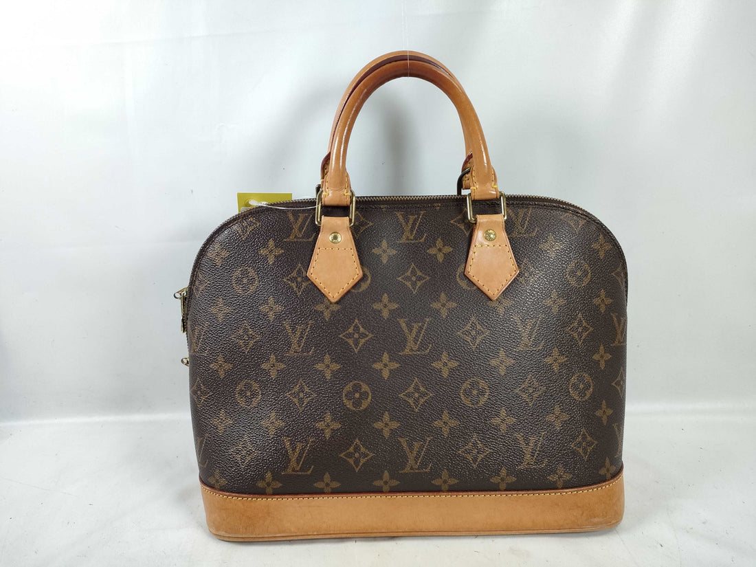 💼 Louis Vuitton Alma BB – The Mini Bag That Defines Elegance
