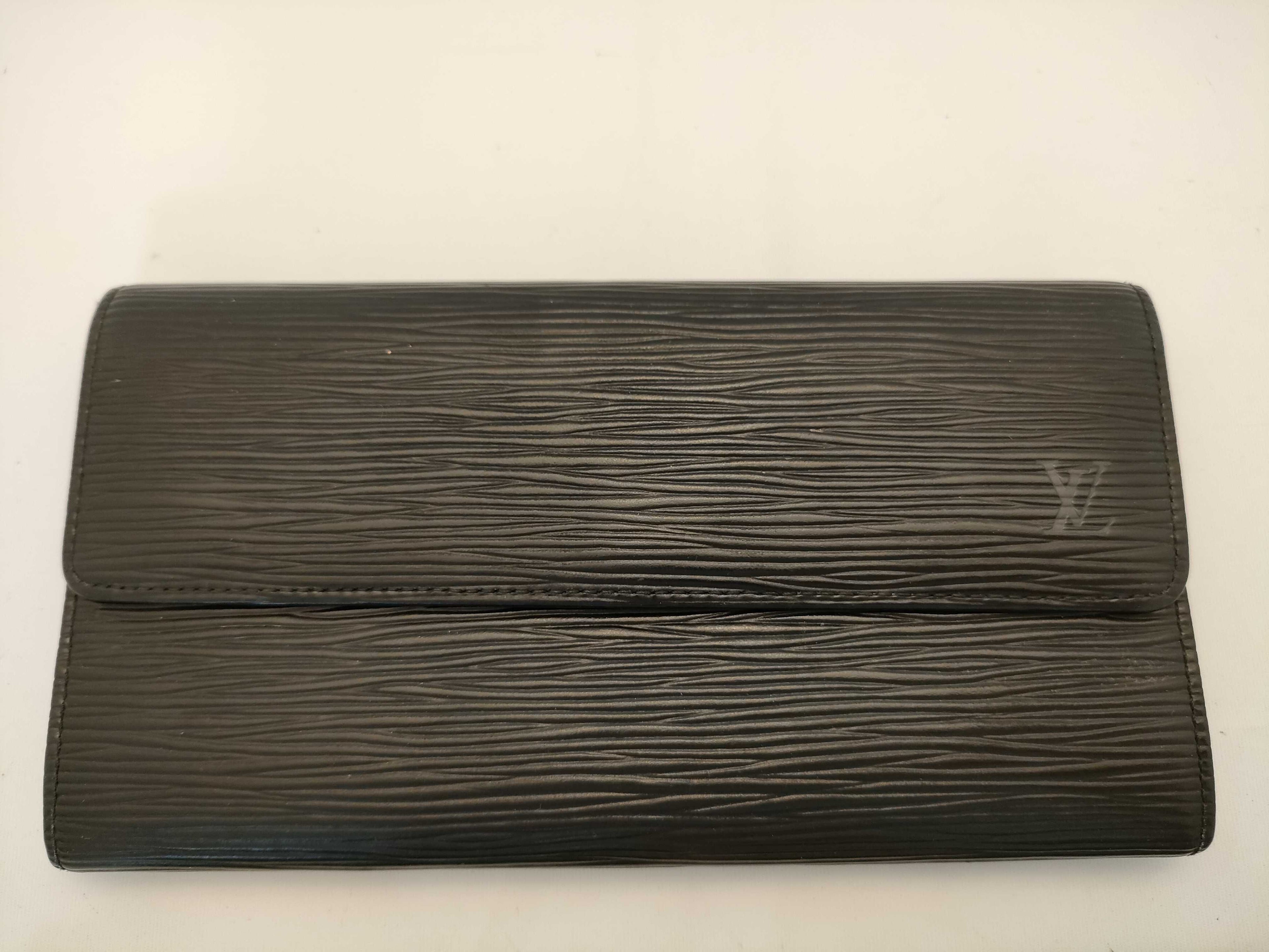 Louis Vuitton Epi Leather 4-Piece Wallet & Key Case Bundle