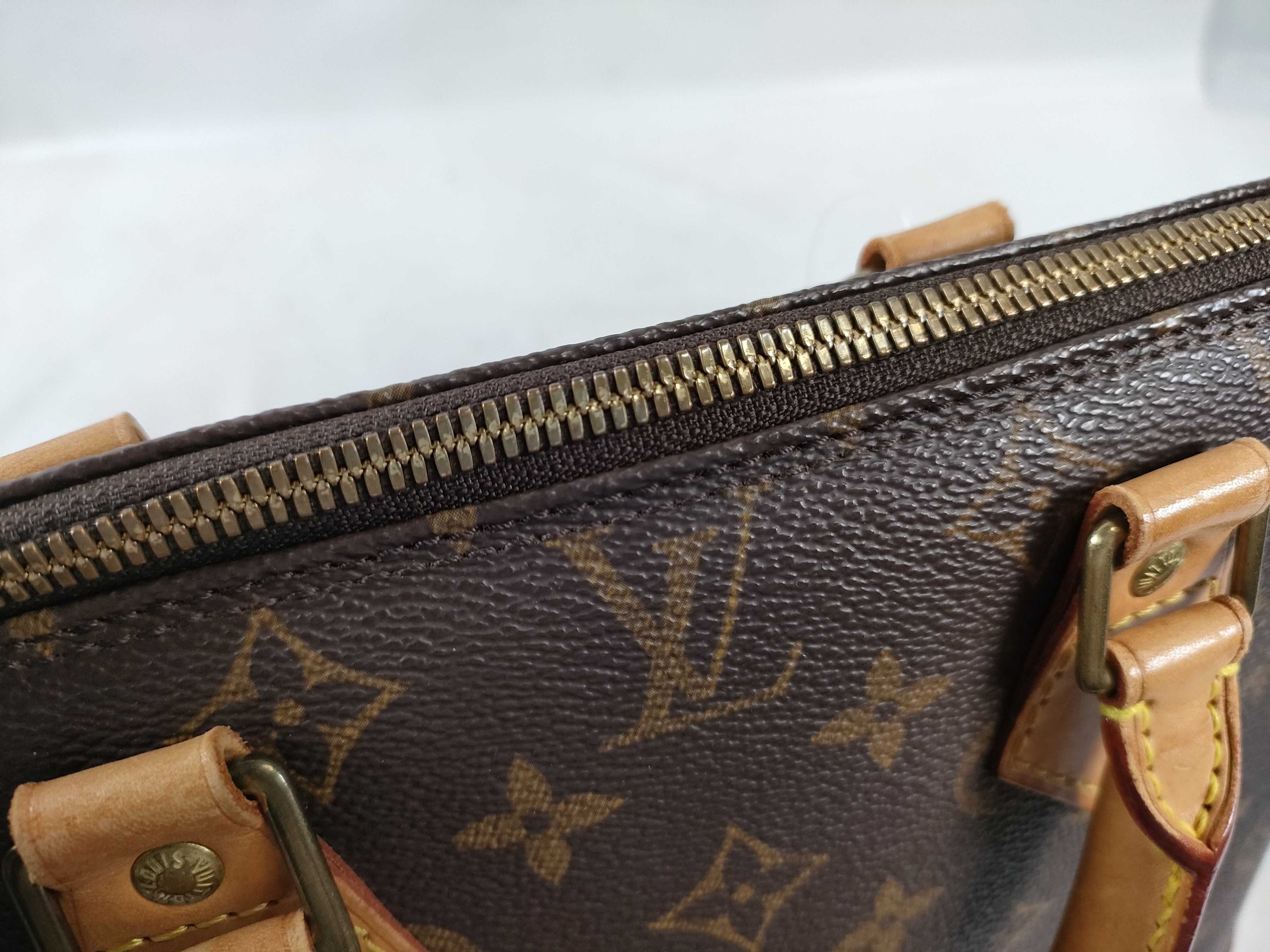 Louis Vuitton Monogram Alma MM Handbag (M40878)