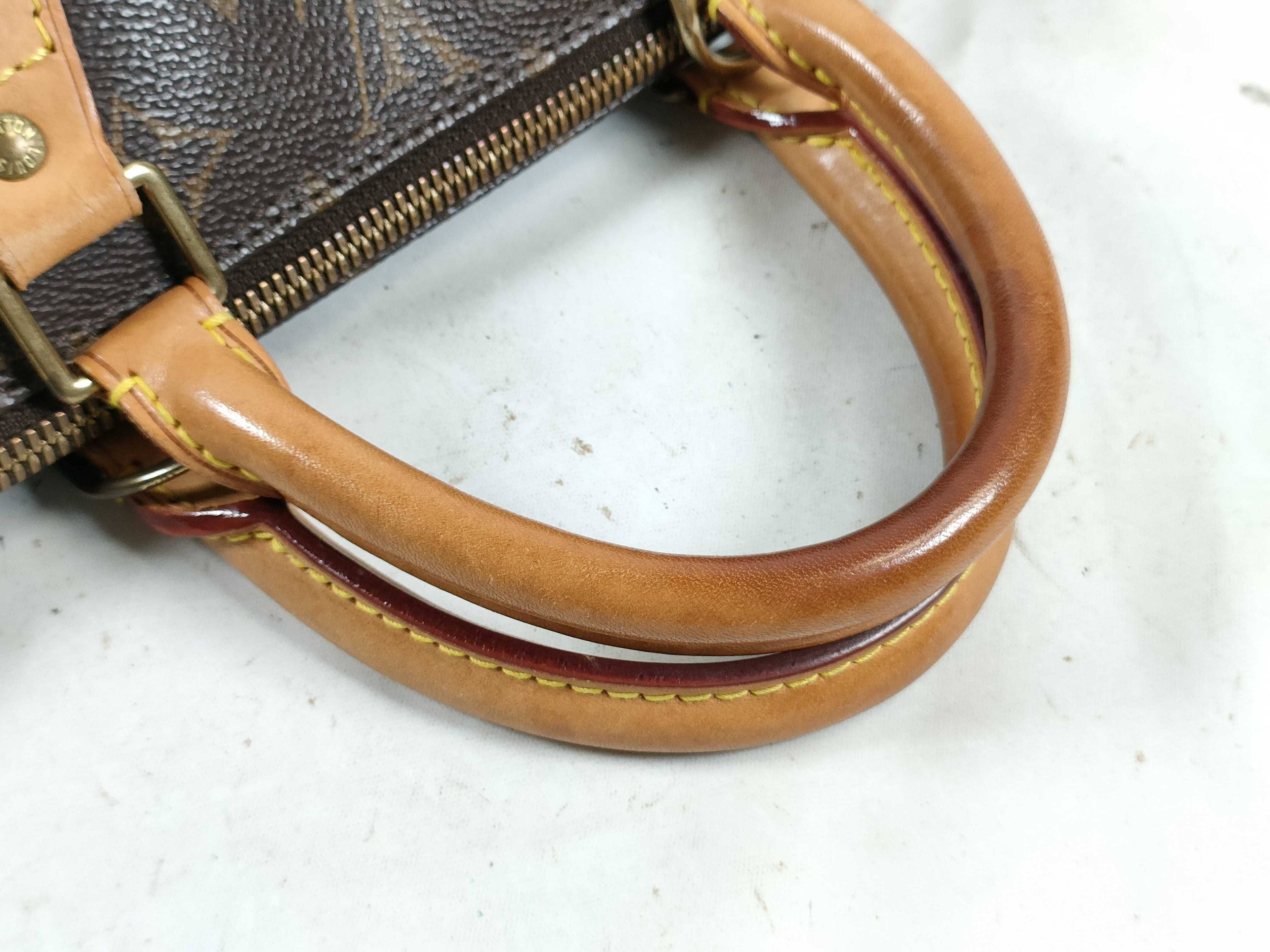 Louis Vuitton Monogram Alma MM Handbag (M40878)