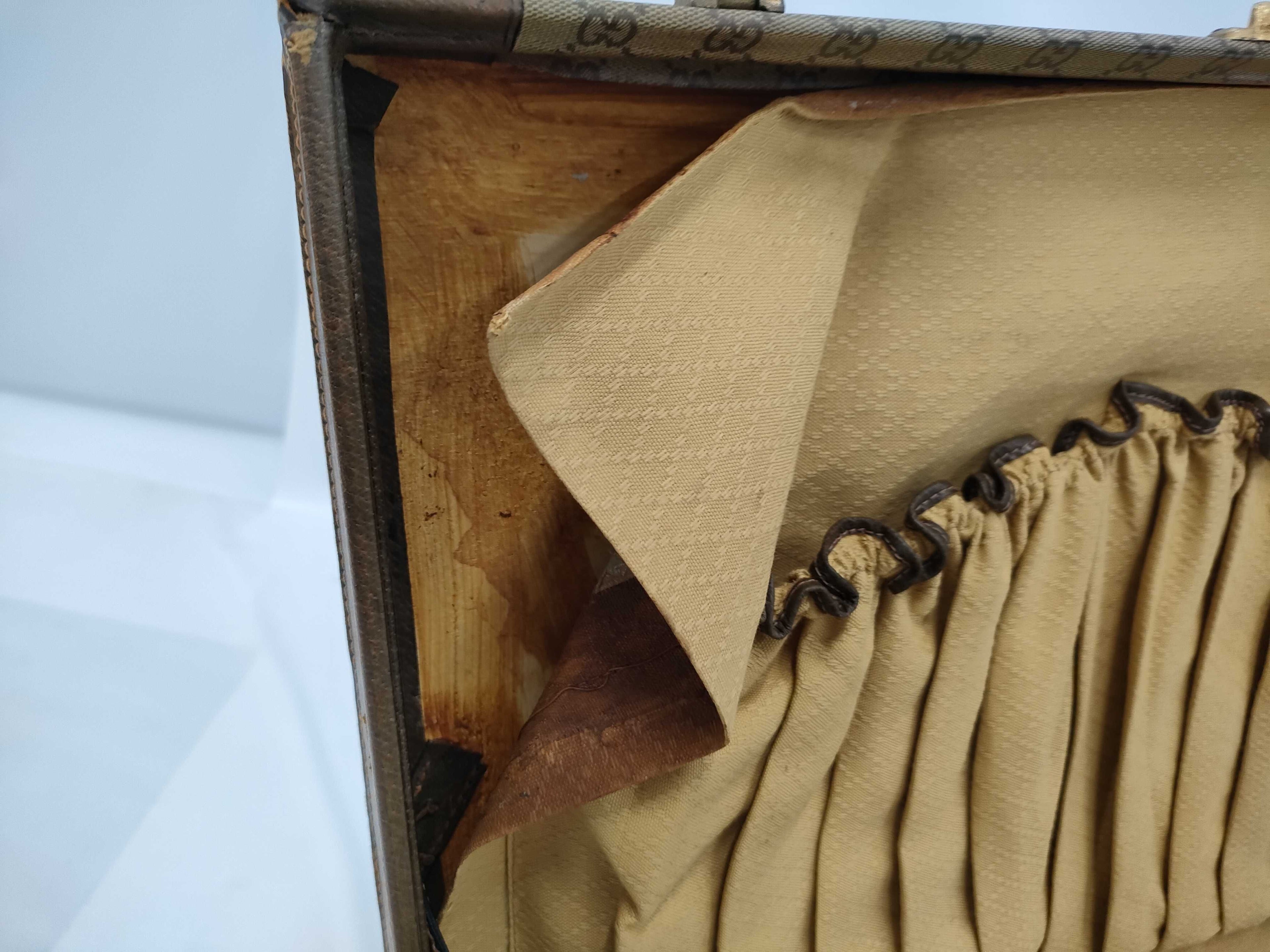 Vintage Gucci GG Supreme Trunk Case