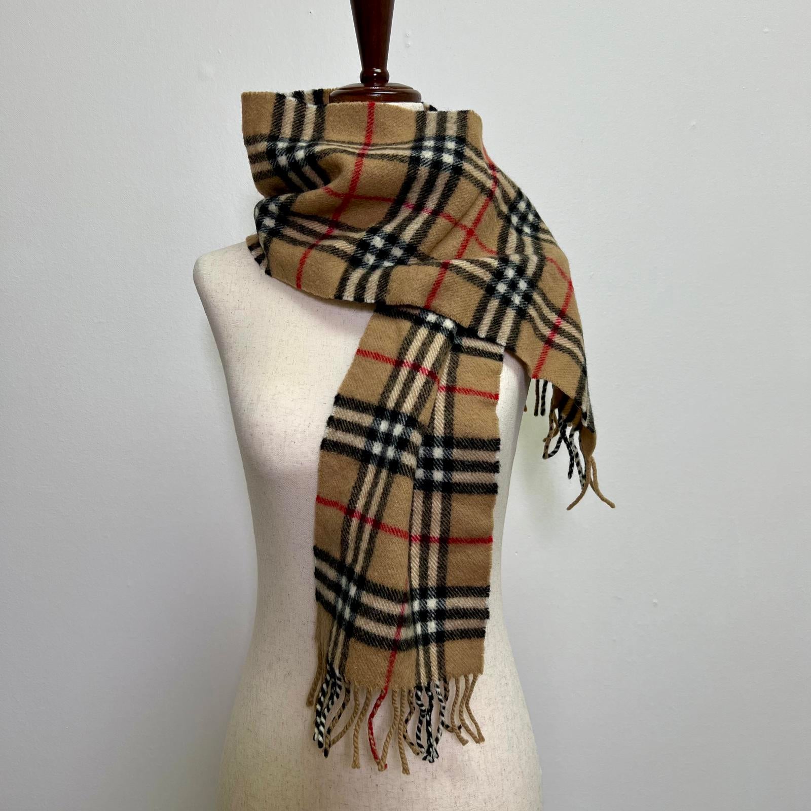Vintage Burberrys 100% Lambswool Scarf