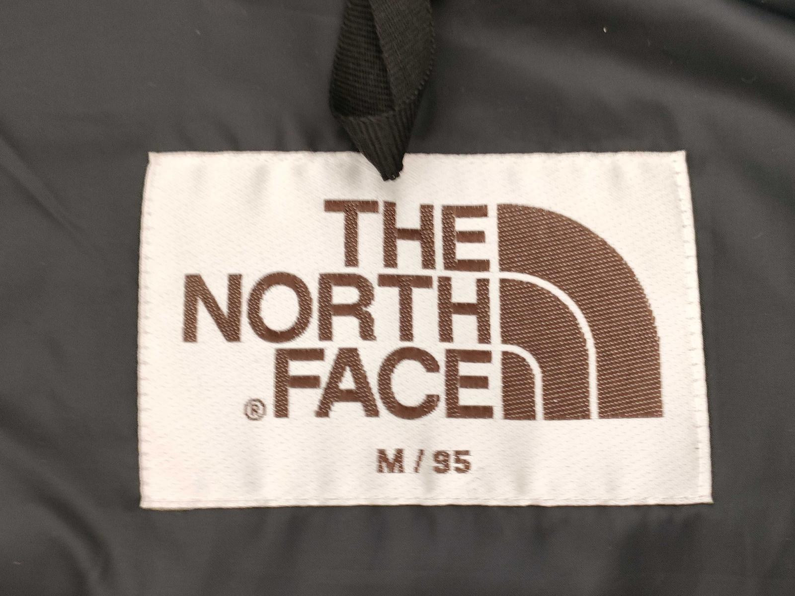 THE NORTH FACE Green Puffer Jacket