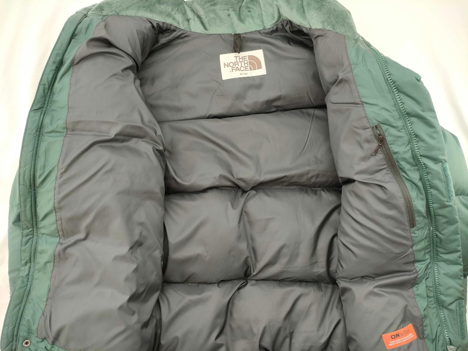THE NORTH FACE Green Puffer Jacket