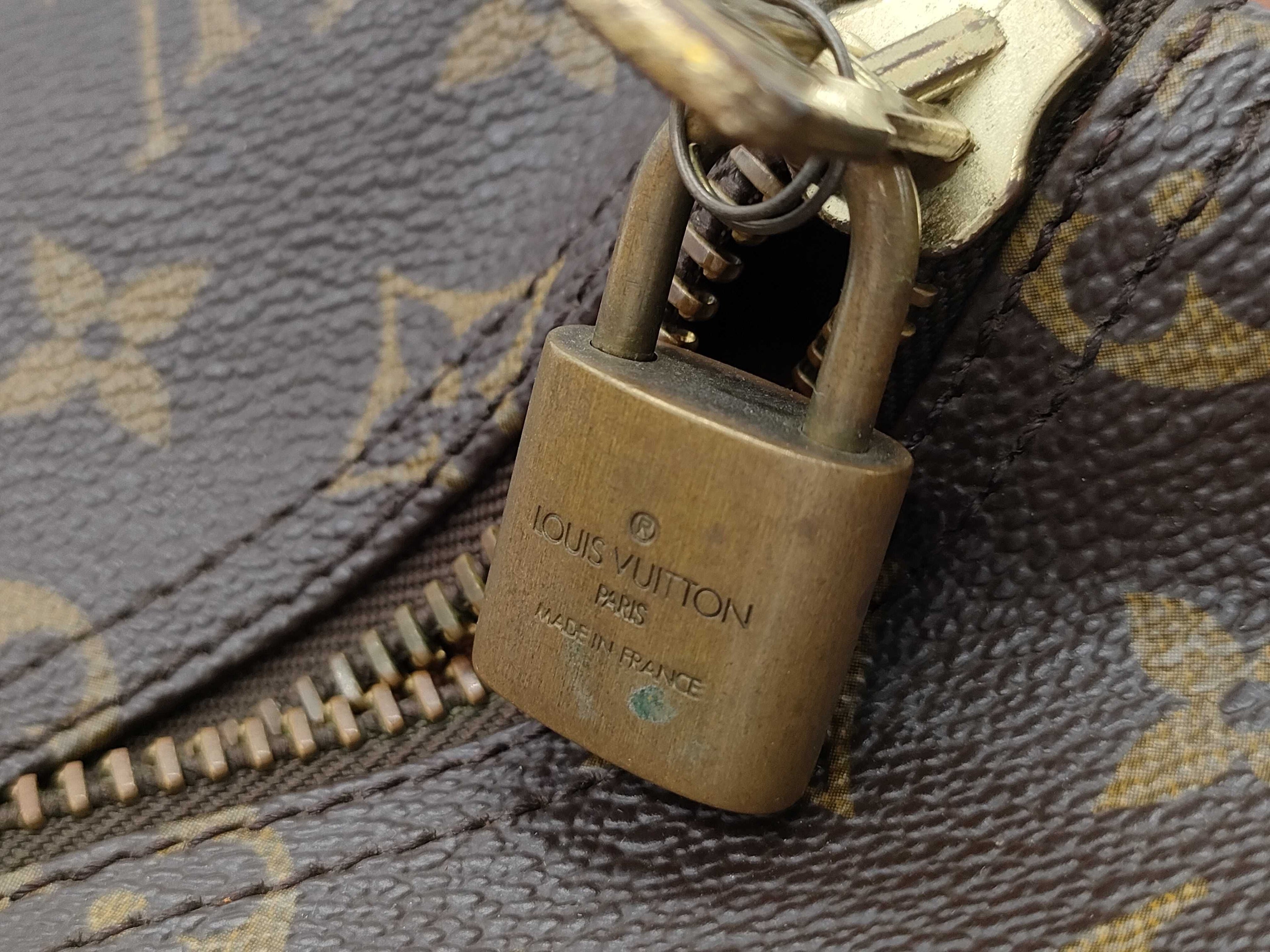 Louis Vuitton Monogram Keepall 50 Duffel Bag (M41426)
