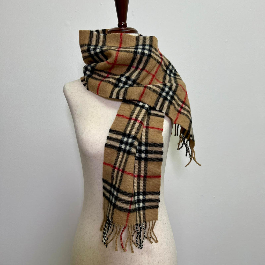 Vintage Burberrys 100% Lambswool Scarf